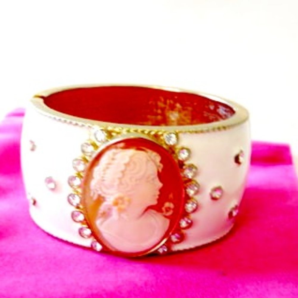 AMEDEO NYC Oval White Enamel Hinged Cuff Bangle Bracelet Size 7-1/2"
